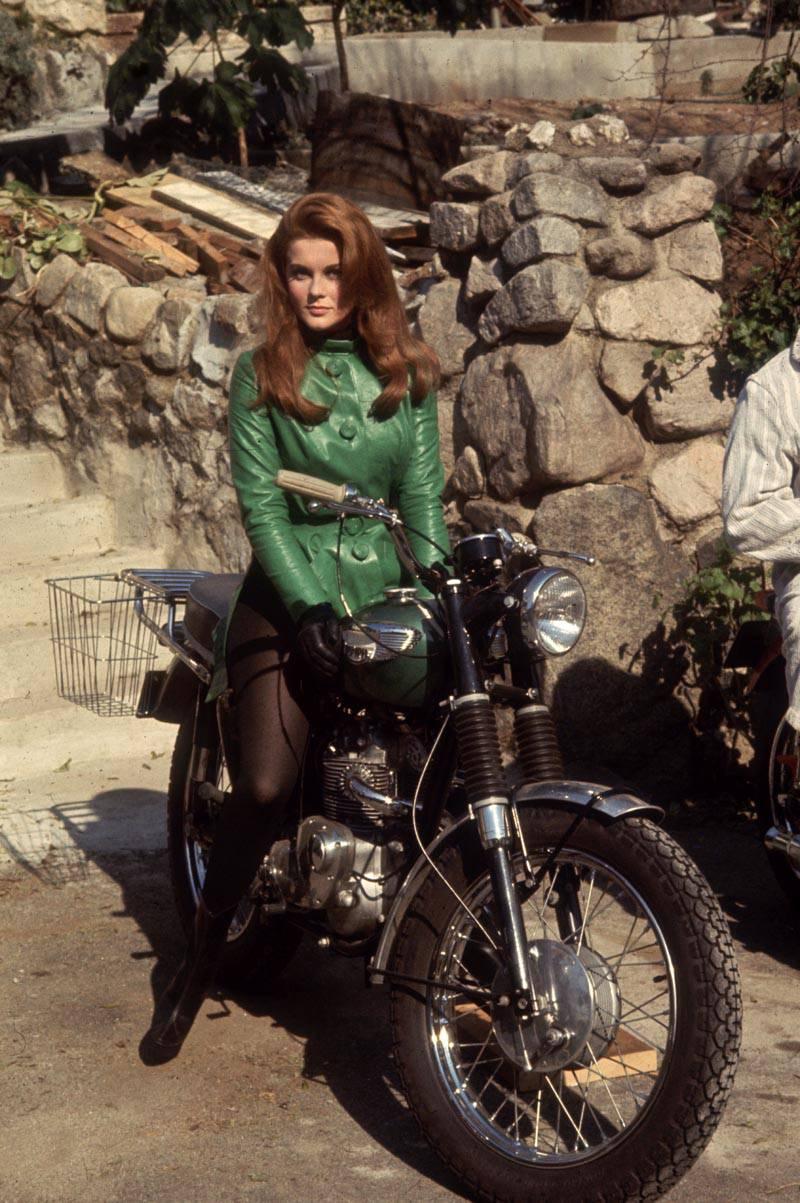 ann-margret-the-swinger-triumph-tiger.jp