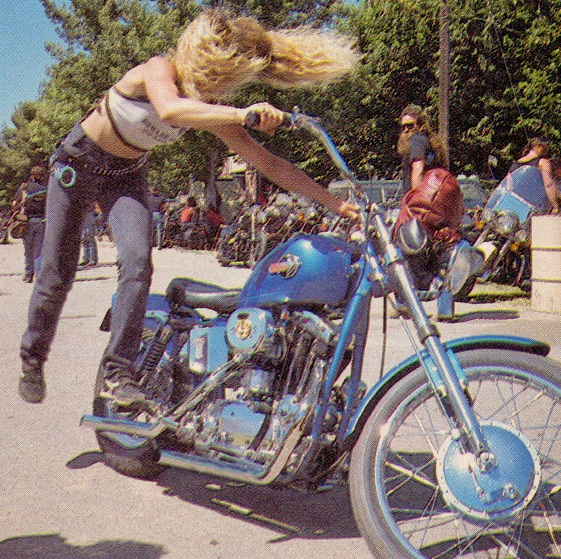 70s-moto-women-blonde-kickstart